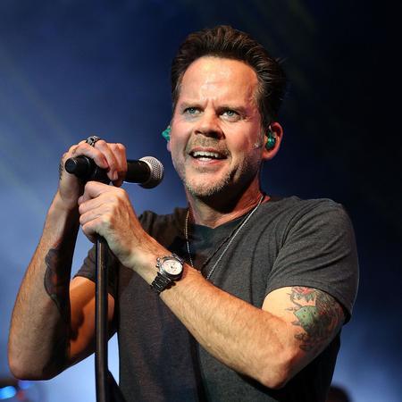 Gary Allan playing live